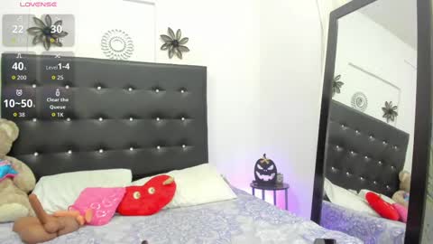 Snapshot of sarah_lowee chatting on October 16, 2025, 7:04 pm sarah_lowee online show from October 16, 2025, 7:04 pm