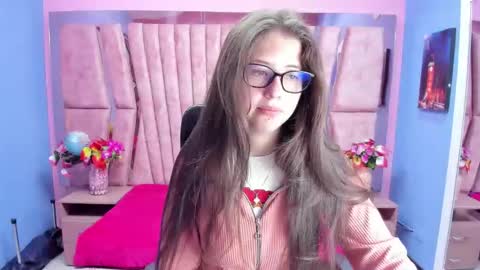 Sarah online show from October 4, 2025, 1:42 pm