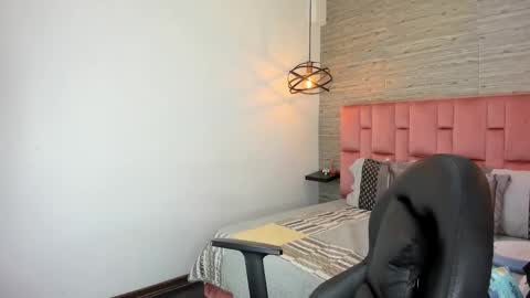 Sarah Deyvis online show from October 24, 2025, 1:51 pm