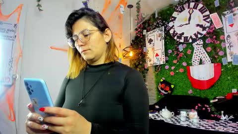 Sarah Deyvis online show from October 31, 2025, 11:22 am