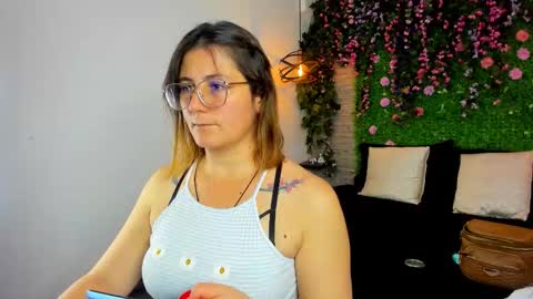 Sarah Deyvis online show from November 8, 2025, 2:50 pm