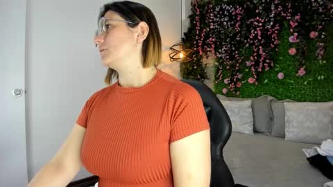 Sarah Deyvis online show from January 8, 2026, 2:52 pm