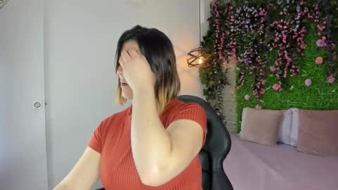 Sarah Deyvis online show from February 17, 2026, 1:51 pm