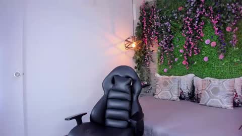 Sarah Deyvis online show from March 5, 2026, 2:51 am