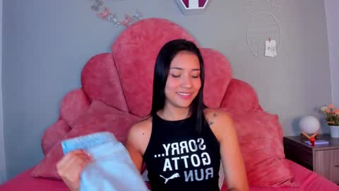 Snapshot of sarahevans__ chatting on December 19, 2024, 7:29 pm Sarah Evans online show from December 19, 2024, 7:29 pm