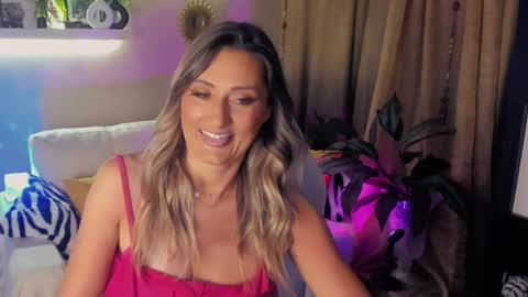 Divine Sarah NONUDE model online show from May 18, 2026, 6:36 pm