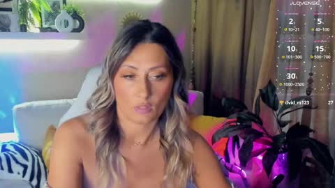 Divine Sarah NONUDE model online show from May 30, 2026, 3:53 pm
