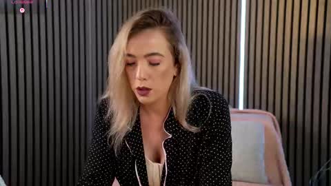 Sarahjadore online show from February 12, 2026, 7:09 pm