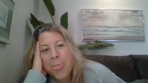 Snapshot of sarahlampo chatting on February 23, 2026, 9:45 pm sarahlampo online show from February 23, 2026, 9:45 pm