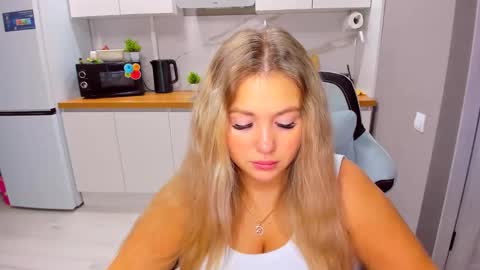 Sarah online show from October 26, 2025, 2:56 pm