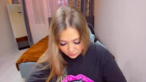 Sarah online show from November 26, 2025, 5:14 pm