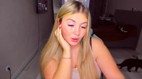 Snapshot of sarahmils chatting on June 30, 2026, 5:14 pm Sarah online show from June 30, 2026, 5:14 pm