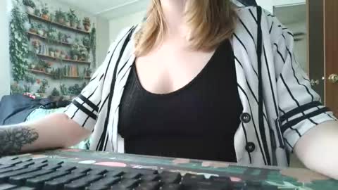 Snapshot of sarahpmummy chatting on May 21, 2026, 6:59 pm Sarah online show from May 21, 2026, 6:59 pm