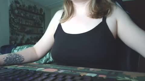 Snapshot of sarahpmummy chatting on May 22, 2026, 8:25 pm Sarah online show from May 22, 2026, 8:25 pm
