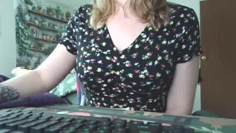 Snapshot of sarahpmummy chatting on May 27, 2026, 8:50 pm Sarah online show from May 27, 2026, 8:50 pm