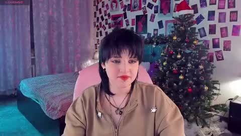 Sarah online show from December 15, 2025, 3:05 pm