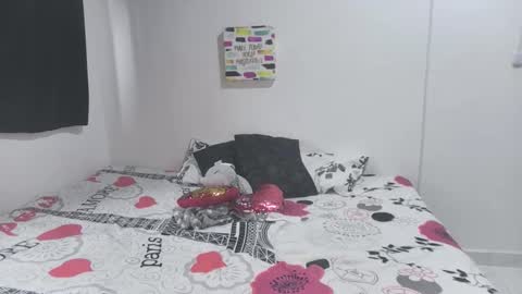 Sarah  online show from September 25, 2025, 7:06 pm