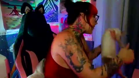 Sarah T online show from October 19, 2025, 7:20 am