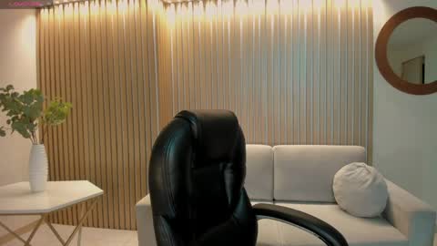 Sarah  independent model online show from April 1, 2026, 4:13 am