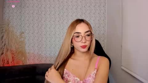 Sara jones   online show from December 1, 2025, 8:58 pm