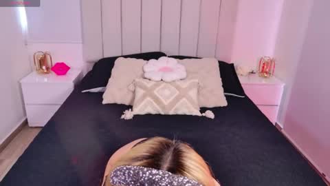 Sara jones   online show from April 14, 2026, 4:24 pm