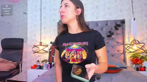 Sara Jonnes online show from October 26, 2025, 1:28 pm