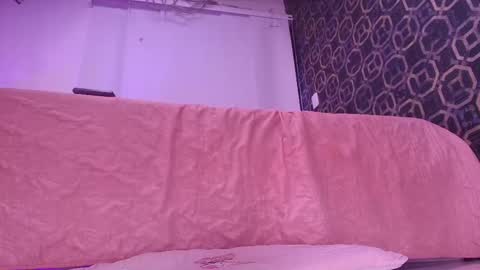 Sara  online show from October 9, 2025, 12:03 pm