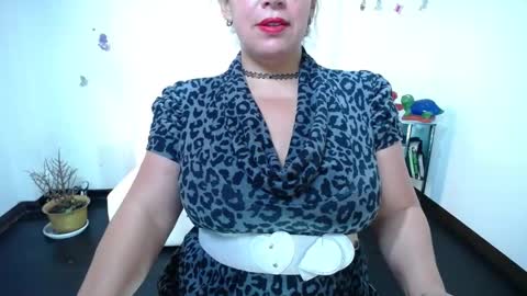Saraloves online show from December 18, 2024, 6:57 pm