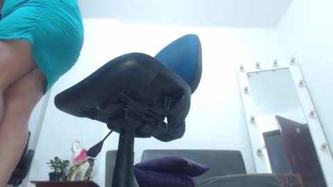 Snapshot of saralovens chatting on February 4, 2026, 10:43 am Saraloves online show from February 4, 2026, 10:43 am