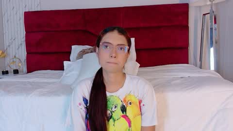 Sara online show from December 2, 2025, 7:20 pm