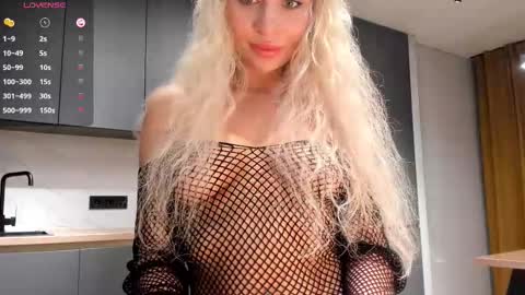 Snapshot of sarashineee chatting on December 2, 2025, 8:48 pm Sara online show from December 2, 2025, 8:48 pm