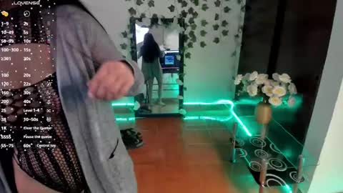 Snapshot of saray__jones chatting on February 6, 2025, 12:48 pm saray__jones online show from February 6, 2025, 12:48 pm