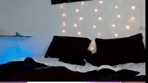 Snapshot of saray__jones chatting on February 12, 2025, 6:19 pm saray__jones online show from February 12, 2025, 6:19 pm