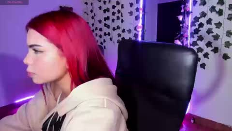 Snapshot of saray__jones chatting on September 9, 2025, 12:37 pm saray__jones online show from September 9, 2025, 12:37 pm