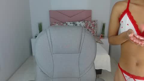 Saray Vega online show from September 12, 2025, 7:14 pm