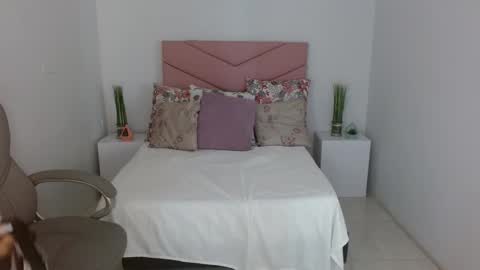 Saray Vega online show from September 17, 2025, 7:15 pm