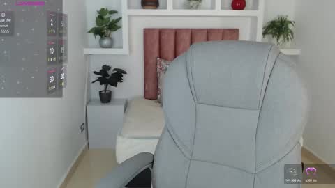 Saray Vega online show from November 18, 2025, 7:18 pm