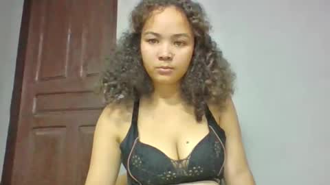 sarhon917962 online show from May 13, 2026, 5:43 pm