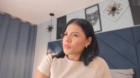 Sara  online show from November 22, 2025, 4:00 am