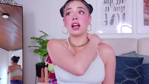 Sara online show from December 14, 2025, 9:30 pm