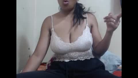 Snapshot of saronette chatting on December 30, 2024, 9:05 am saronette online show from December 30, 2024, 9:05 am