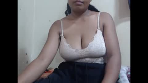 Snapshot of saronette chatting on December 30, 2024, 12:20 pm saronette online show from December 30, 2024, 12:20 pm