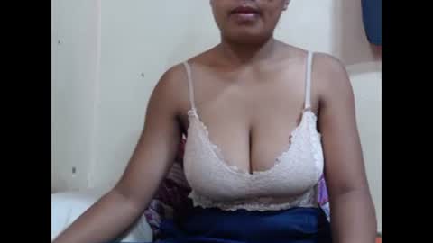 Snapshot of saronette chatting on January 13, 2025, 7:00 am saronette online show from January 13, 2025, 7:00 am