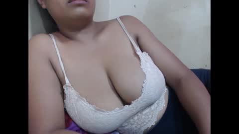 Snapshot of saronette chatting on February 20, 2025, 11:31 am saronette online show from February 20, 2025, 11:31 am