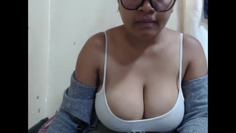 saronette online show from April 1, 2026, 4:57 am