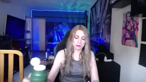 Giselle and Jay online show from November 20, 2025, 10:15 am