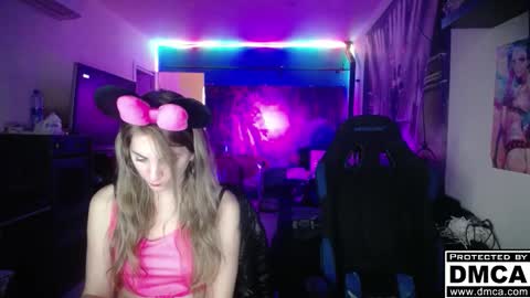 Giselle and Jay online show from November 27, 2025, 8:22 pm