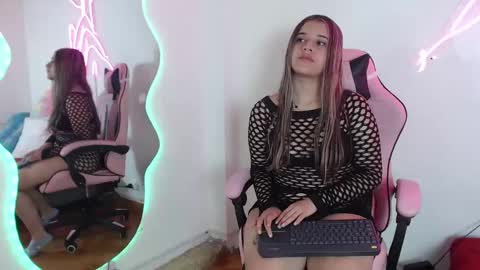 Snapshot of sashajones06 chatting on January 16, 2025, 1:04 pm sashajones06 online show from January 16, 2025, 1:04 pm