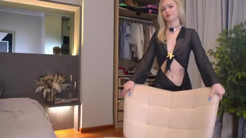 sashalore online show from April 15, 2026, 2:40 am