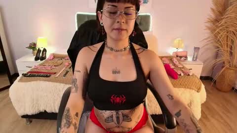 saskia_vellour online show from May 14, 2026, 7:20 pm